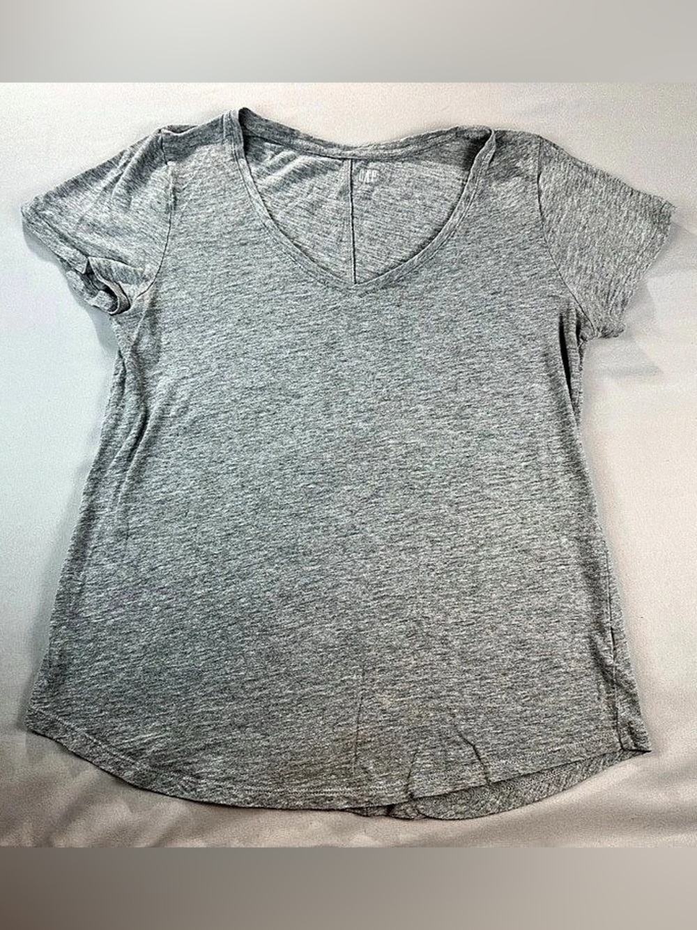 Gap Easy Tee Gray V-Neck Tee Size Small Basic